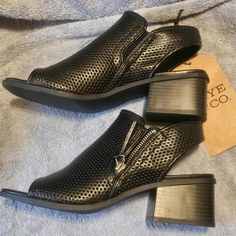 Frye And Co. Black Perforated Women's Heeled Sandals 9 M NWT
